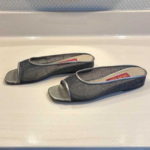 Van Eli Women’s Open Toe Flats - Picture 5 of 6